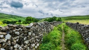 malham-cove-3196076_640-300x169
